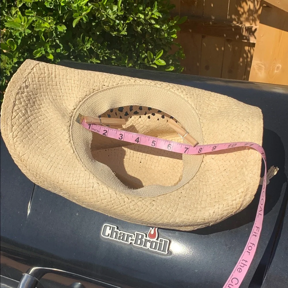 Natural Straw Cowgirl Hat with Rustic Heart Accent - Picture 12 of 13